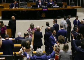 motta-anuncia-votacao-de-urgencia-para-projeto-de-anistia-a-golpistas