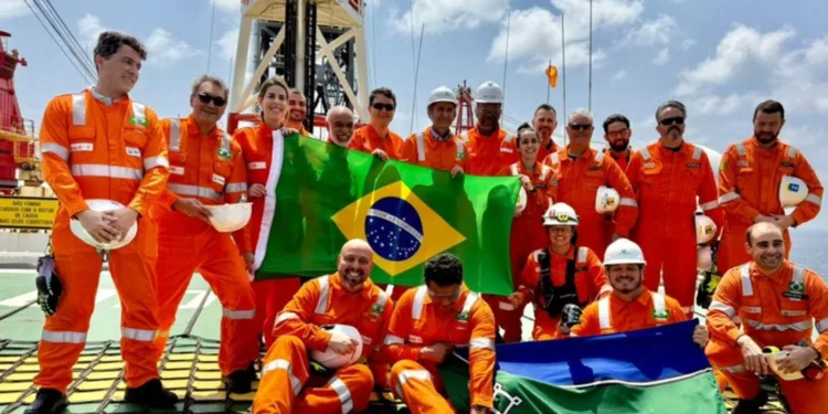 waldez-ressalta-potencial-petrolifero-do-amapa-em-visita-ao-navio-sonda-da-petrobras