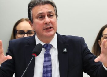 populacao-deve-cobrar-camara-sobre-pec-da-blindagem,-diz-ministro