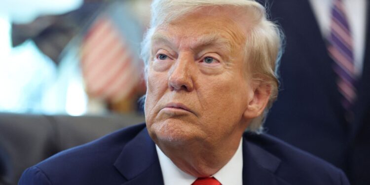 trump-ameaca-cancelar-licencas-de-tvs-e-radios-que-criticam-governo