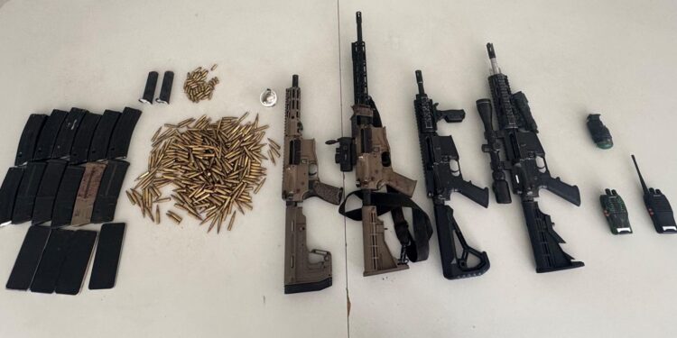 acao-integrada-entre-ssp,-pm,-pc-e-pf-localiza-quatro-fuzis-em-porto-seguro