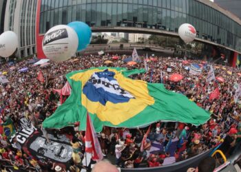 sao-paulo-tem-42-mil-pessoas-em-ato-contra-pec-da-blindagem-e-anistia