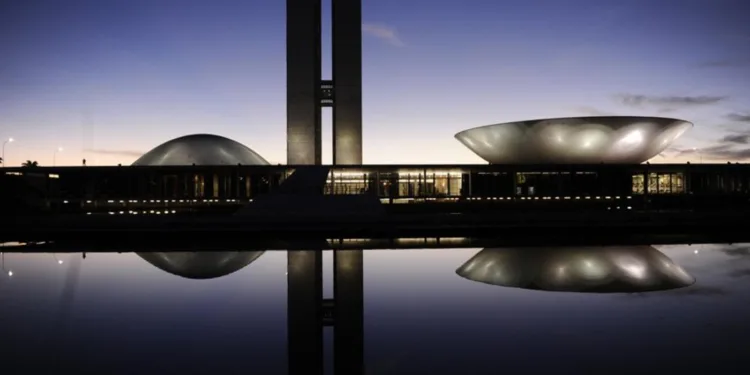 congresso-inicia-semana-com-foco-em-anistia,-pec-da-blindagem-e-cpmi-do-inss