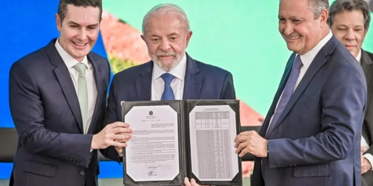 anunciados-r$-11,7-bi-para-obras-de-drenagem-e-encostas-em-235-municipios