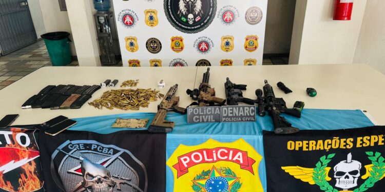 policia-apreende-28-fuzis-em-menos-de-24h-em-camacari,-porto-seguro-e-salvador