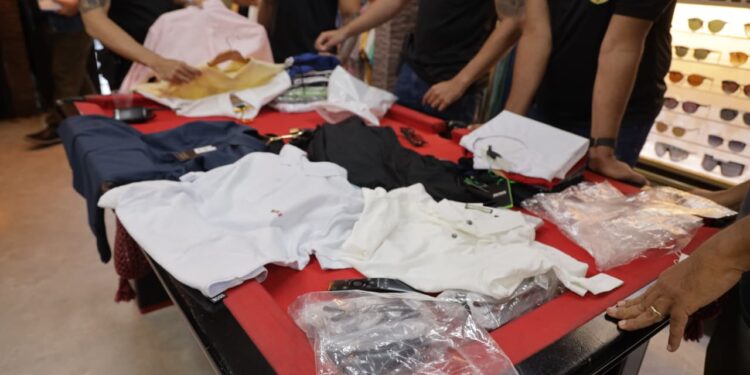 mais-de-mil-pecas-de-vestuario-sao-apreendidas-durante-operacao-comercio-legal-em-salvador-e-rms