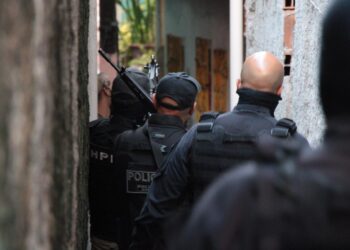 suspeito-de-trafico-de-drogas-e-preso-em-vila-canaria-na-capital-baiana