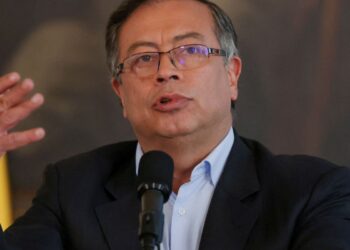 estados-unidos-revogam-visto-do-presidente-da-colombia