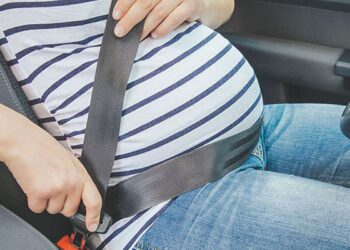 medicos-alertam-para-cuidados-no-volante-durante-gestacao-e-puerperio