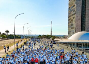 “brasil-sera-soberano-pela-educacao”,-diz-lula-na-corrida-mec-95-anos