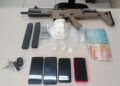 carabina-e-drogas-sao-apreendidas-pela-pm-em-serrinha
