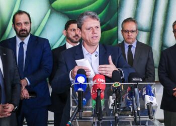 tarcisio-instala-gabinete-de-crise-e-nega-ligacao-do-pcc-com-metanol