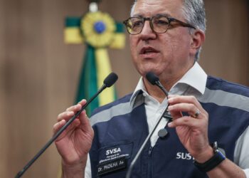 padilha-determina-notificacao-de-suspeitas-de-intoxicacao-por-metanol