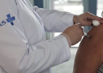 vacinacao-de-paises-vizinhos-tambem-impacta-o-brasil,-diz-opas