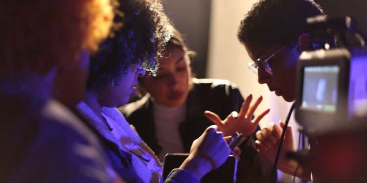 projeto-meninas-negras-na-ciencia,-da-fiocruz,-tem-inscricoes-abertas