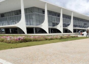 lula-elogia-plebiscito-sobre-taxacao-de-ricos-e-contra-escala-6×1