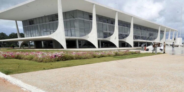 lula-elogia-plebiscito-sobre-taxacao-de-ricos-e-contra-escala-6×1