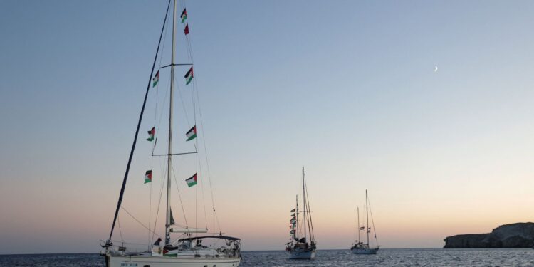 flotilha-global-sumud:-onze-brasileiros-sao-capturados-por-israel