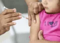 vacinacao:-6,8-mi-de-doses-serao-distribuidas-para-reforcar-cobertura-entre-criancas-e-adolescentes
