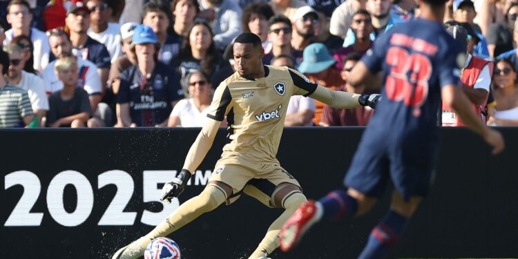 ederson-se-machuca-e-john,-ex-botafogo,-e-convocado-para-amistosos