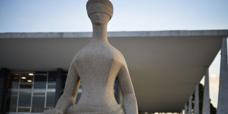 dino-mantem-resolucao-do-cfm-que-limita-tratamento-a-jovens-trans