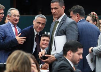 ccj-da-camara-suspende-acao-penal-no-stf-contra-deputado-gayer