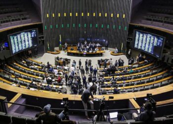 camara-aprova-urgencias-para-votacao-de-projetos-com-foco-em-educacao