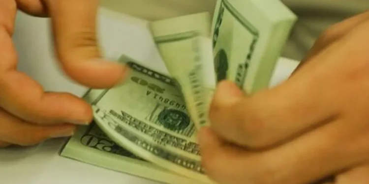 dolar:-moeda-encerra-o-ultimo-pregao-em-alta,-atingindo-maior-valor-em-quase-um-mes