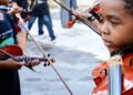 projeto-leva-aulas-de-musica-para-criancas-em-areas-vulneraveis-do-rio