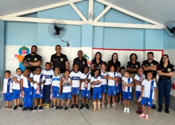 alunos-de-escola-municipal-em-salvador-participam-de-acao-social-promovida-pela-policia-civil