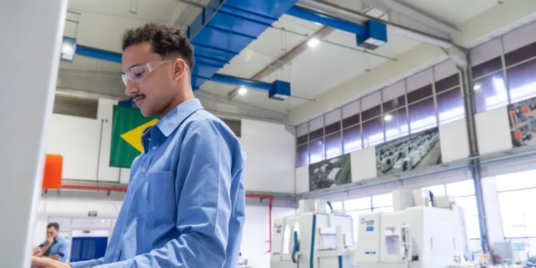 industria-4.0-chega-as-pequenas-empresas-com-apoio-do-senai-e-bndes