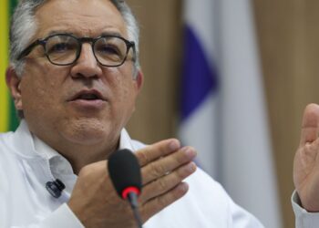 “nao-vamos-negar-aos-nossos-filhos-o-direito-a-vacina”,-diz-padilha