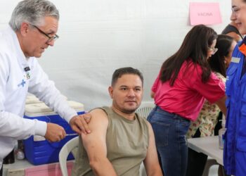 em-dia-d-de-vacinacao,-padilha-garante-a-seguranca-da-imunizacao