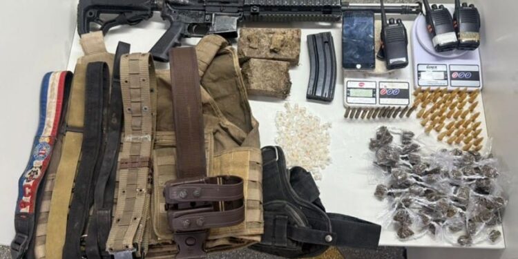batalhao-de-policiamento-tatico-central-apreende-fuzil-e-drogas-em-castelo-branco