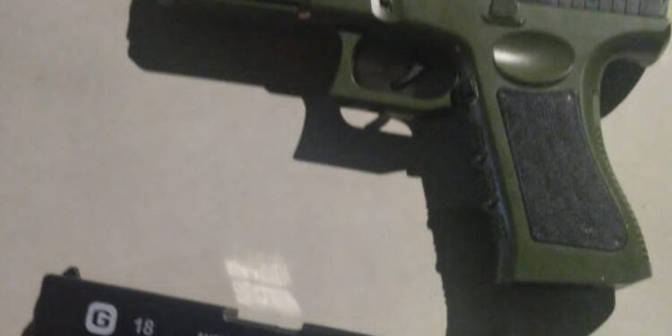 pm-apreende-simulacros-de-arma-de-fogo-em-festa-do-tipo-“paredao”-no-arraial-do-retiro