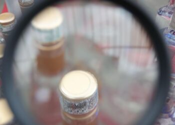 brasil-tem-47-casos-de-intoxicacao-por-metanol;-mortes-chegam-a-nove