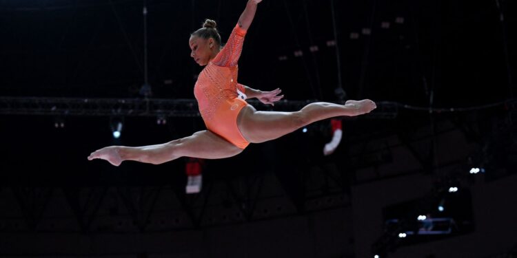 flavia-saraiva-vai-a-final-da-trave-no-mundial-de-ginastica-artistica