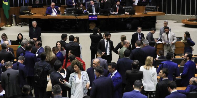 camara-aprova-urgencia-para-votar-direito-a-bagagem-de-mao-gratuita