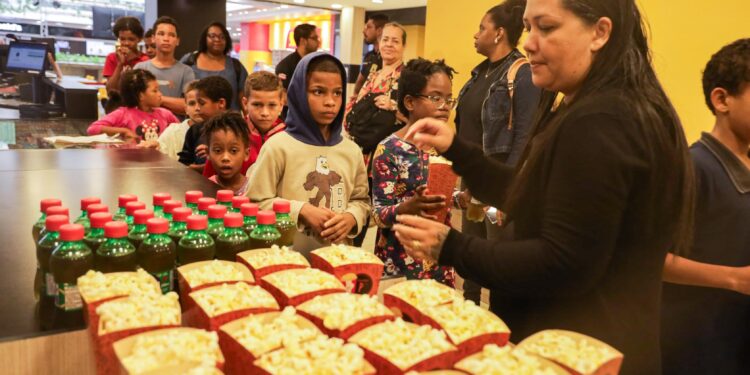 “tela-que-protege”-leva-aprendizado-e-diversao-ao-cinema-do-shopping-center-lapa