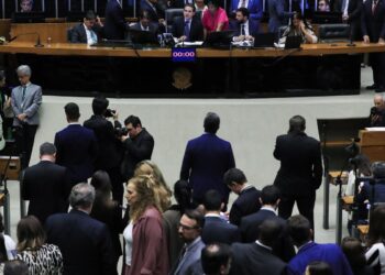 camara-aprova-urgencia-para-votar-projeto-que-cria-bancada-crista
