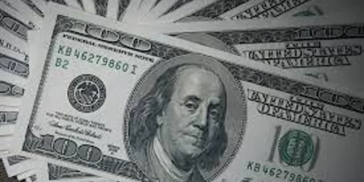 dolar:-moeda-sobe-e-fecha-em-r$-5,40-com-cautela-no-mercado-internacional