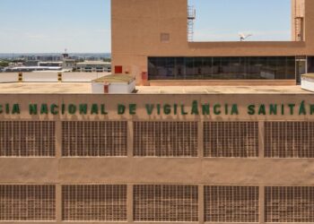 anvisa-proibe-lote-falso-de-cha-e-suplementos-inseguros-para-o-consumo