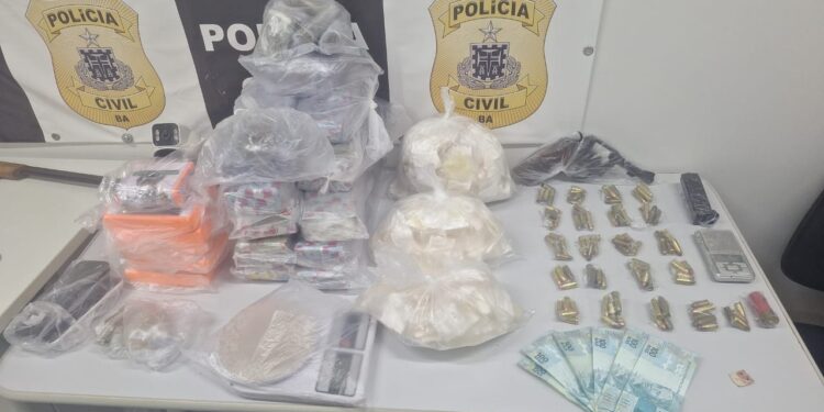 policia-civil-e-militar-apreendem-drogas,-armas-e-celulares-na-zona-rural-de-cansancao