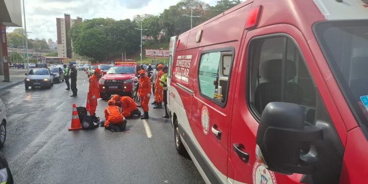 bombeiros-em-formacao-prestam-primeiros-socorros-a-vitima-de-acidente-na-bonoco