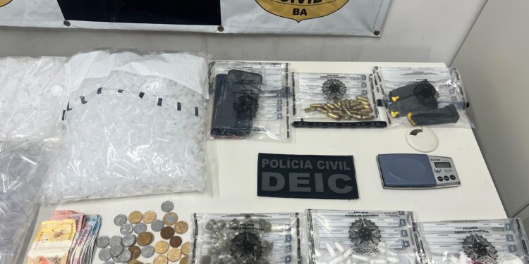 suspeito-e-preso-por-trafico-de-drogas-e-porte-ilegal-de-acessorio-e-municao-de-uso-restrito-no-garcia