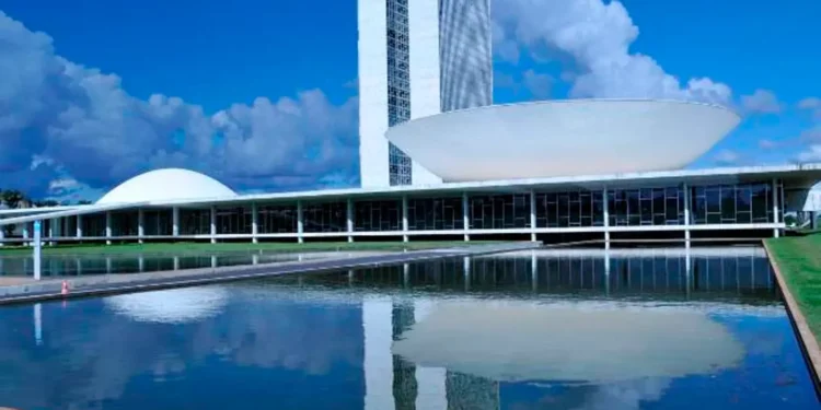camara-retoma-votacoes-com-foco-no-ajuste-fiscal-e-em-medidas-de-impacto-popular