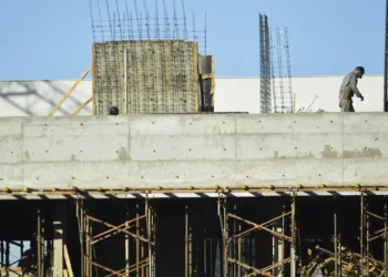 relatorio-analisado-pelo-tcu-identifica-15-obras-com-indicios-de-irregularidade-grave