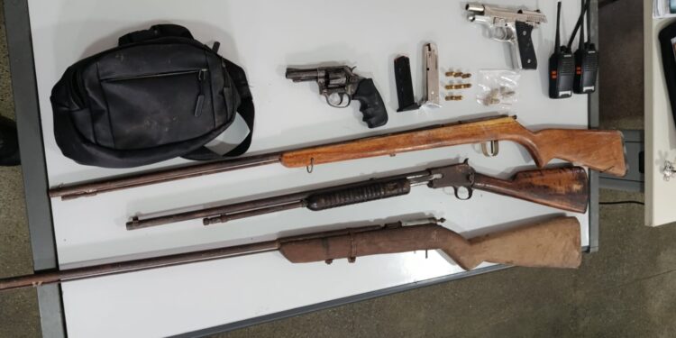 policia-militar-alcanca-tres-suspeitos-de-atacar-assentamento-em-itamaraju