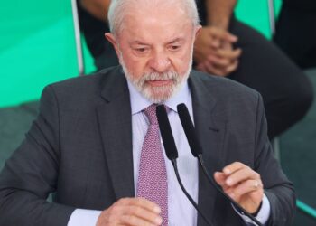 lula-reune-ministros-no-alvorada-e-discute-operacao-policial-no-rio