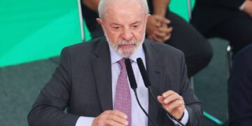 lula-reune-ministros-no-alvorada-e-discute-operacao-policial-no-rio